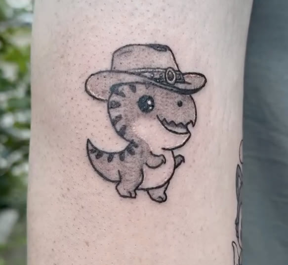 Babydinootje met cowboyhoed